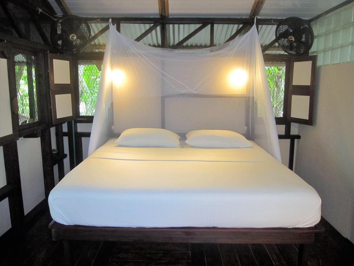 Little Corn Island Beach And Bungalow Exterior photo